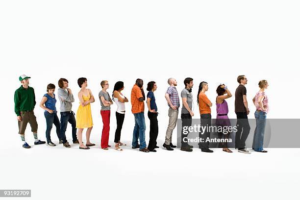 men and women standing in a line - queue photos et images de collection