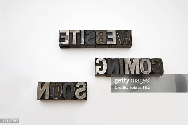 website coming soon written backwards in metal letterpress letters - drucktype stock-fotos und bilder