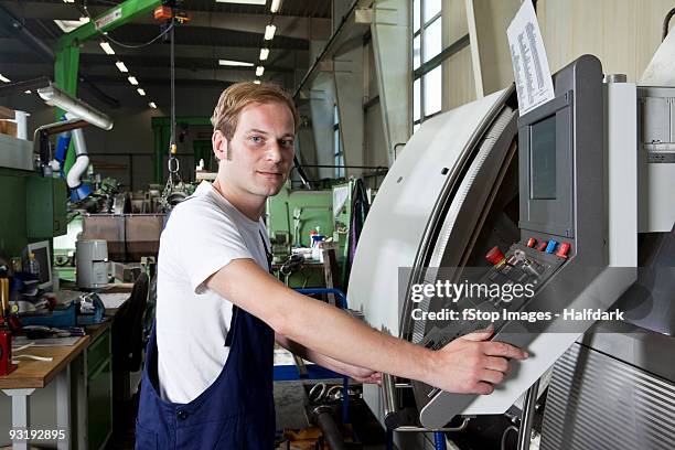 portrait of a factory worker - handhaben stock-fotos und bilder