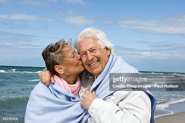 a senior couple walking on a beach together - rostock - fotografias e filmes do acervo