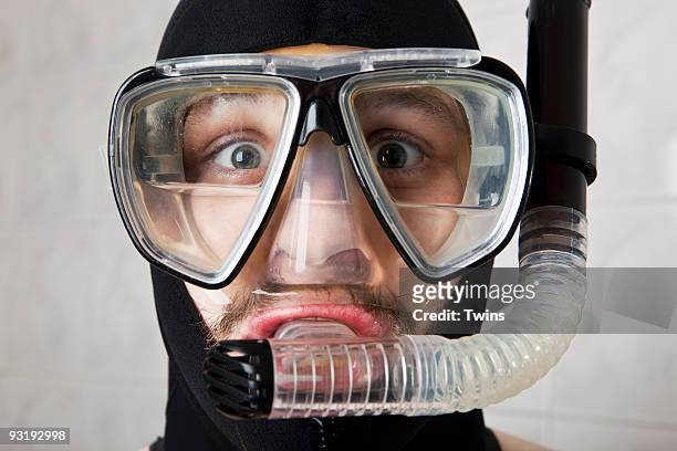 a wearing a scuba mask half full of water - máscara de mergulho imagens e fotografias de stock
