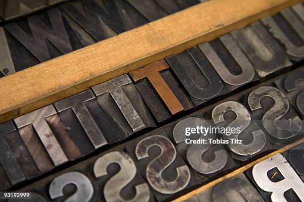 group of metal letterpress letters - drucktype stock-fotos und bilder