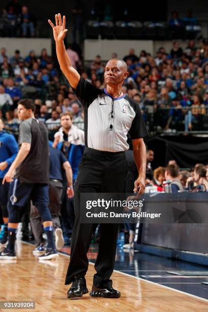 Mike Mathis Referee Michael Smith Basketball Photos and Premium High Res Pictures - Getty ...