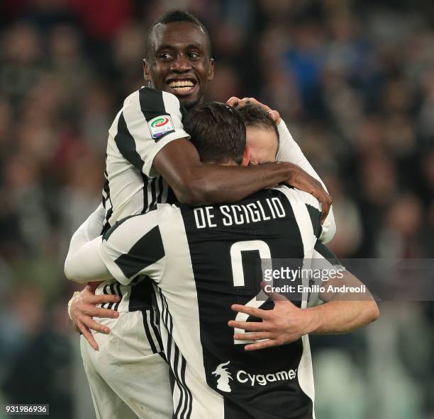 Blaise Matuidi of Juventus FC celebrates his goal with his team-mates Gonzalo Higuain and Mattia De Sciglio during the serie A match between Juventus...