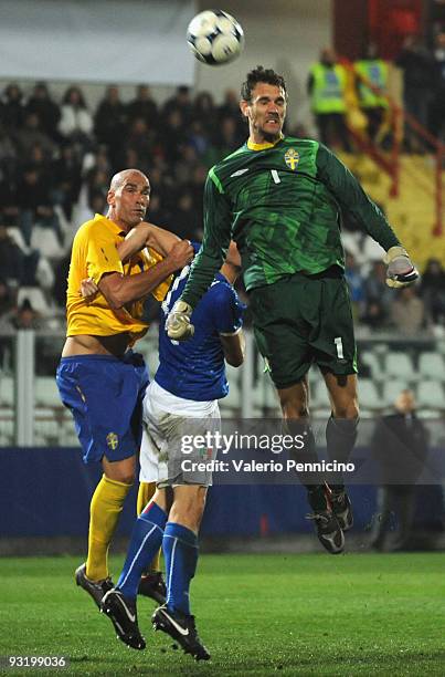 Andreas Isaksson of Sweden in action during the international friendly match between Italy and Sweden at Dino Manuzzi Stadium on November 18, 2009 in...