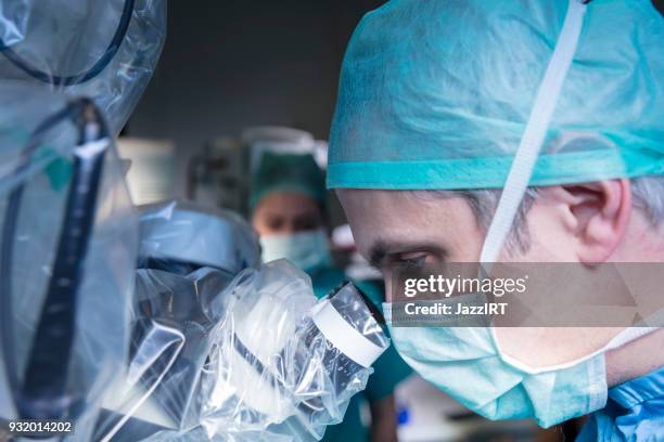 micro surgery with surgery robot - micro surgery stock pictures, royalty-free photos & images