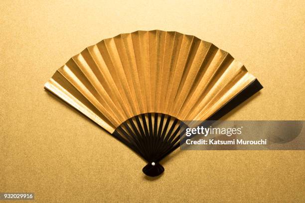 golden folding fan background - leque - fotografias e filmes do acervo