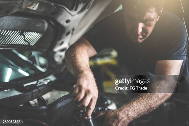 Learning Auto Repair 2,577 Learning Engine Stock Photos, High-Res Pictures, and Images ...