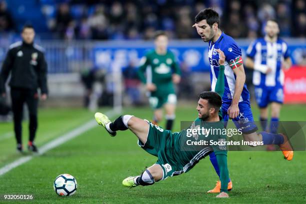 Victor Camarasa of Real Betis, Manu Garcia of Deportivo Alaves during the La Liga Santander match between Deportivo Alaves v Real Betis Sevilla at...