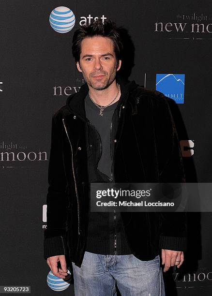 Actor Billy Burke attends "The Twilight Saga: New Moon" advanced screening at the Regal Union Square on November 18, 2009 in New York City.