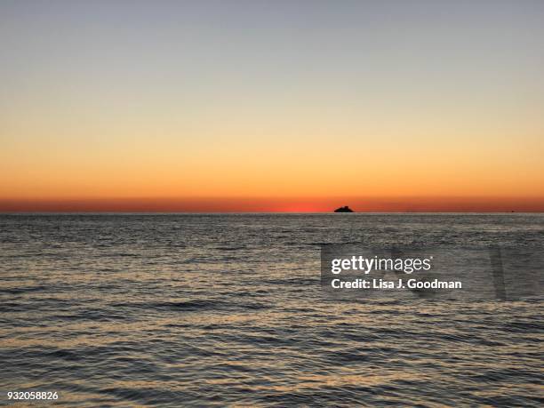 sunset beach in cape may, nj - delaware bay stock-fotos und bilder