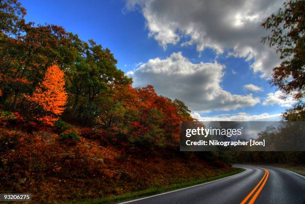 skyline drive, virginia - skyline drive virginia fotografías e imágenes de stock