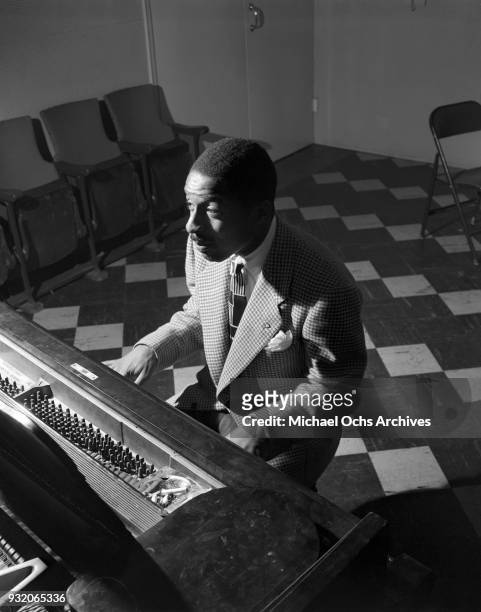 Jazz pianist Erroll Garner rehearses in the studio on February 26, 1946 in Los Angeles, california. (Photo by Ray Whitten/Michael Ochs Archives/Getty...