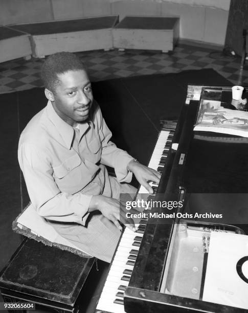 Jazz pianist Erroll Garner rehearses in the studio on April 10, 1946 in Los Angeles, california. (Photo by Ray Whitten/Michael Ochs Archives/Getty...