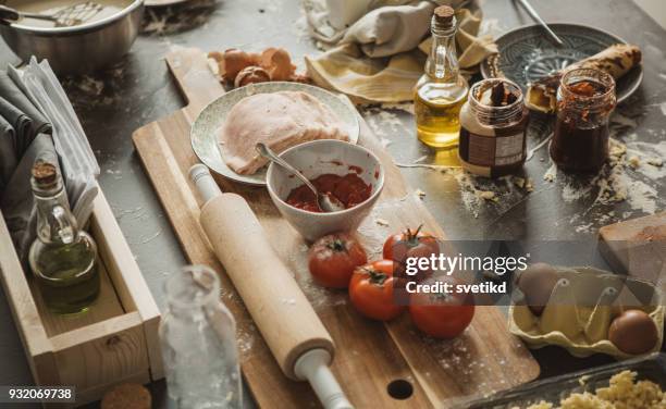 messy day - cooking mess imagens e fotografias de stock