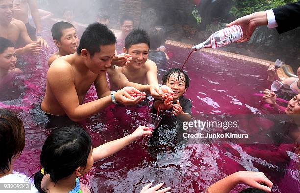 Sommelier pours a bottle of Beaujolais Nouveau to an open air wine spa at the Hakone Kowakien Yunessun on November 19, 2009 in Hakone, Kanagawa,...