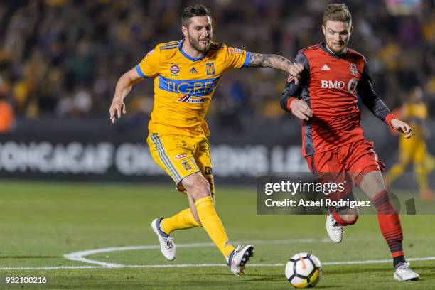 Andre-Pierre Gignac of Tigres fights for the ball with Eriq Zavaleta of Toronto during the quarterfinals second leg match between Tigres UANL and...