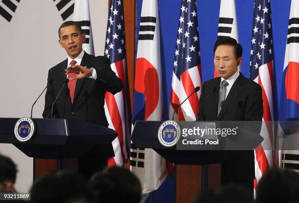 President Barack Obama and South Korean President Lee Myung-Bak attend a joint press conference at the presidential house on November 19, 2009 in...