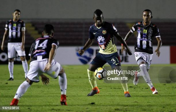 Darwin Quintero of Mexico's team America, controls the ball during the second leg match of the Concacaf Champions League quarterfinals against...