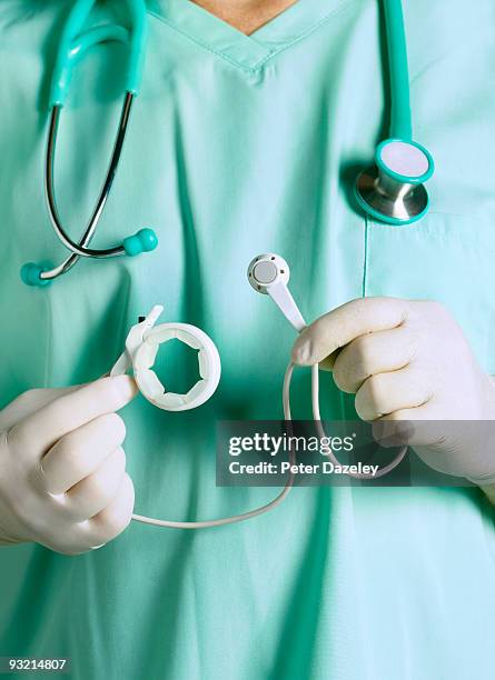 surgeon in scrubs with gastric band. - gastric band treatment stock pictures, royalty-free photos & images