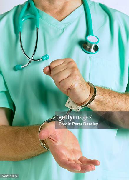 doctor in handcuffs. - ethical treatment foto e immagini stock