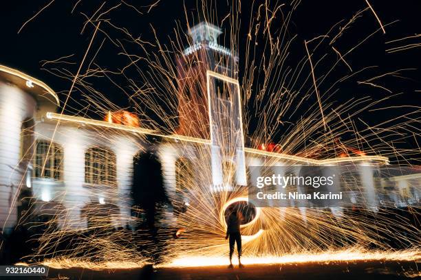 chaharshanbe suri fireworks - nowruz 個照片及圖片檔