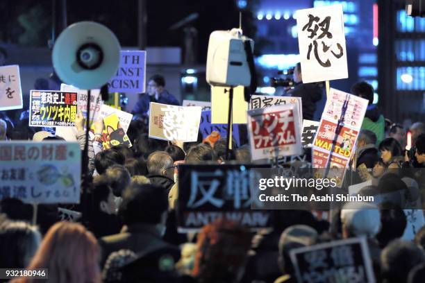 Falsifying Photos and Premium High Res Pictures - Getty Images