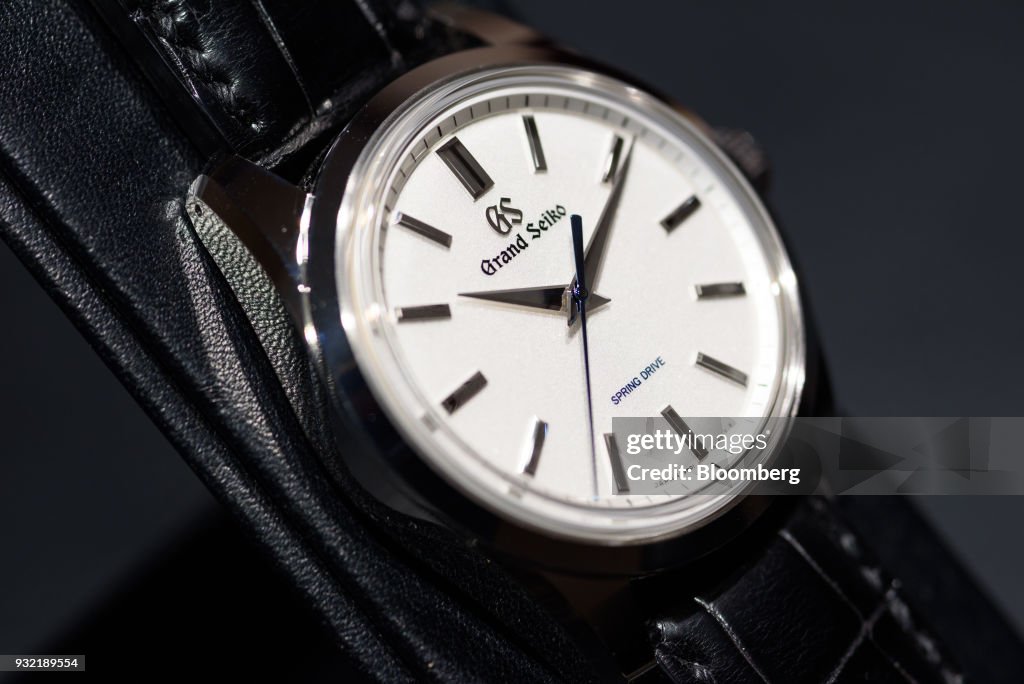 A Grand Seiko SBGD201 is arranged for a photograph at the Seiko...  Nachrichtenfoto - Getty Images