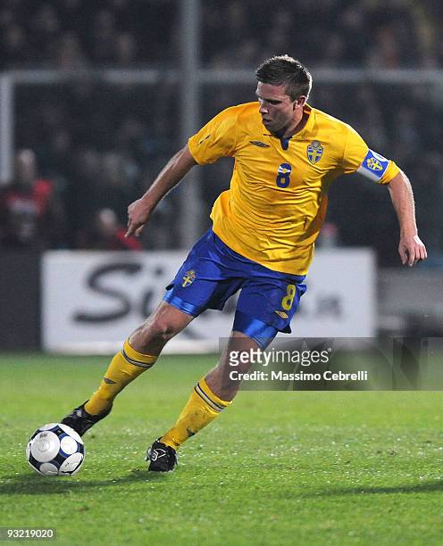 Anders Svensson of Sweden in action during the International Friendly Match between Italy and Sweden at Dino Manuzzi Stadium on November 18, 2009 in...