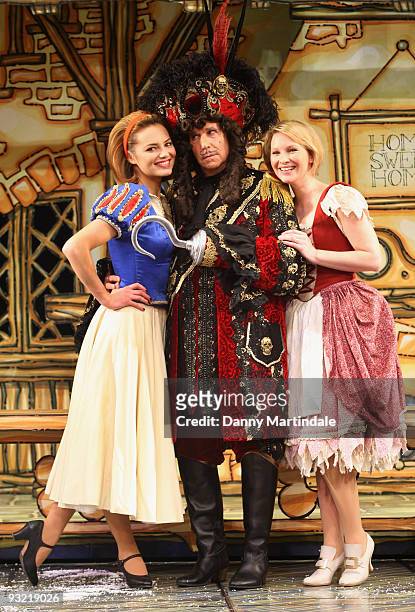 Kara Tointon, Henry Winkler and Joanna Page attend photocall to launch pantomime season across the UK on November 19, 2009 in London, England.