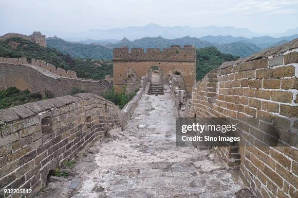 sight of walkway on chinese wall, chengde, hebei, china - chengde stock pictures, royalty-free photos & images