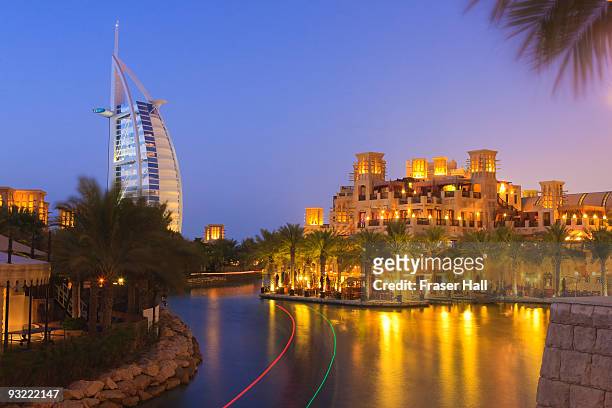 madinat jumeirah and burj al arab - burj al arab night stock pictures, royalty-free photos & images