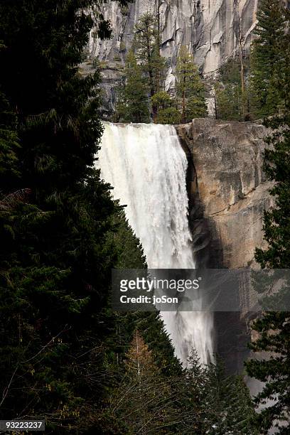 vernal falls - バーナル滝 ストックフォトと画像