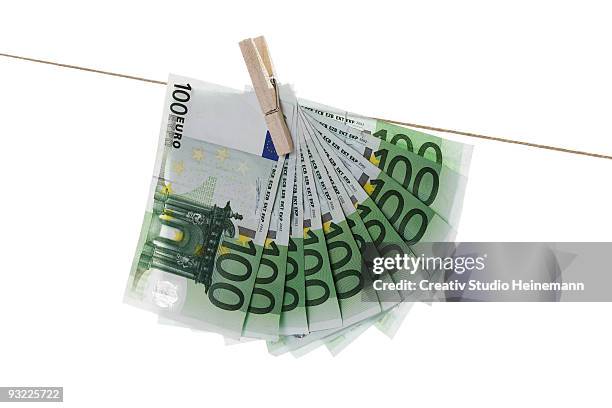 100 euro bank notes hanging on clothesline - clothes peg fotografías e imágenes de stock