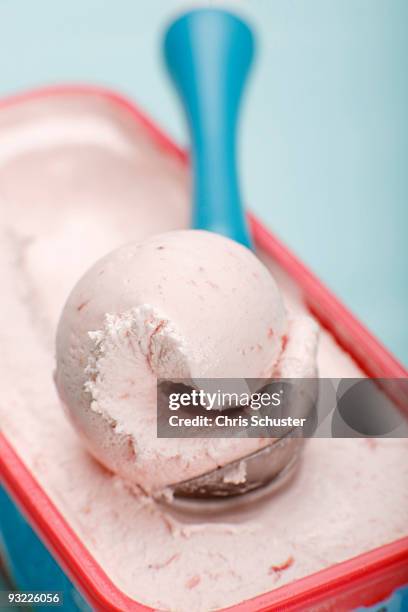 scoop of strawberry ice cream on ice cream scoop, close-up - serving scoop stock pictures, royalty-free photos & images