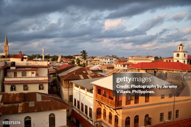 stone town, zanzibar - stone town zanzibar town stock pictures, royalty-free photos & images