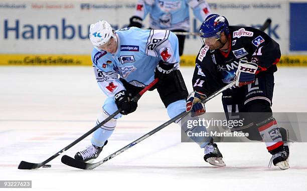 Alexander Barta of Hamburg and Scott King of Mannheim fight for the puck during the DEL match between Hamburg Freezers and Adler Mannheim at the...