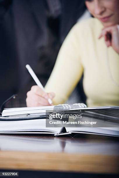 germany, business woman with diary - mareen fischinger stock-fotos und bilder