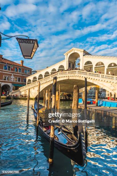 rialto bridge, venice, italy. - rialto bridge stock pictures, royalty-free photos & images