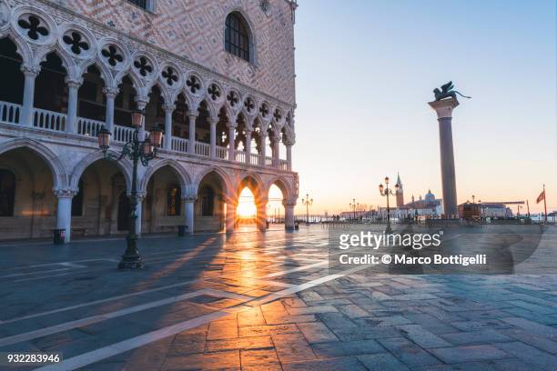 doge's palace at sunrise, venice, italy - palace stock pictures, royalty-free photos & images