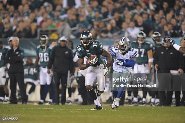 Wide Receiver Jeremy Macklin of the Philadelphia Eagles runs the ball during the game against the Dallas Cowboys on November 8, 2009 at Lincoln...