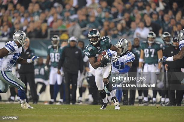 Wide Receiver Jeremy Macklin of the Philadelphia Eagles runs the ball during the game against the Dallas Cowboys on November 8, 2009 at Lincoln...