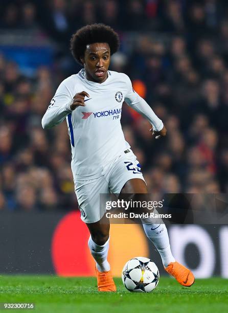 Willian of Chelsea FC runs with the ball during the UEFA Champions League Round of 16 Second Leg match FC Barcelona and Chelsea FC at Camp Nou on...