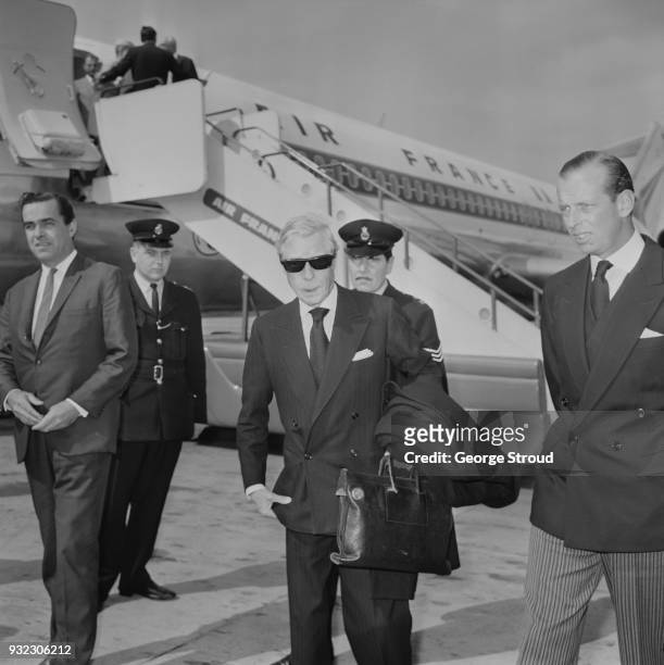 Edward VIII, Duke of Windsor is met by Prince Edward, Duke of Kent, at Heathrow Airport, London, UK, 30th June 1968. He was in London to attend the...