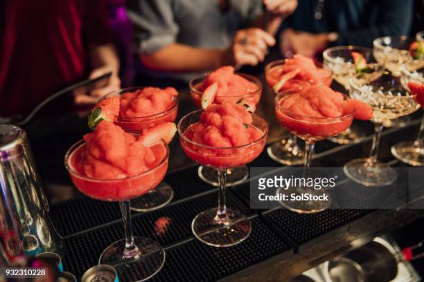 frozen strawberry daiquiri - daiquiri stock pictures, royalty-free photos & images