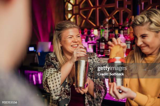 mixing cocktails with friends - alcohol free stock pictures, royalty-free photos & images