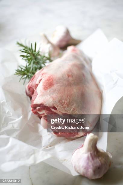 fresh leg of lamb on white butcher paper still life. - leg of lamb 個照片及圖片檔