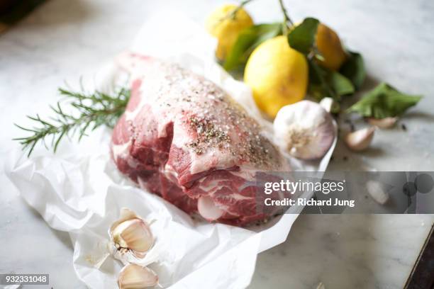 fresh leg of lamb on white butcher paper still life. - leg of lamb 個照片及圖片檔