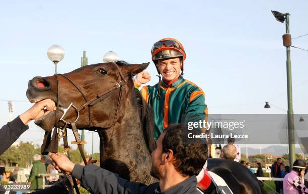 Equalling 11 fotos e imágenes de alta resolución de Italian Jockey Umberto ...