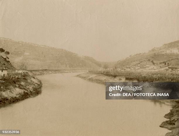 Arno river in Brucianesi, Lastra a Signa, Tuscany, Italy, photograph from Istituto Italiano d'Arti Grafiche, Bergamo, ca 1905.